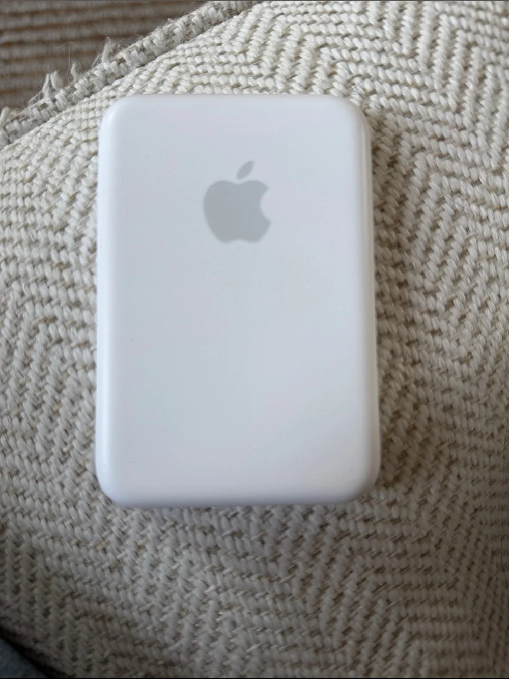 Apple MagSafe Portable Wireless Charger - White